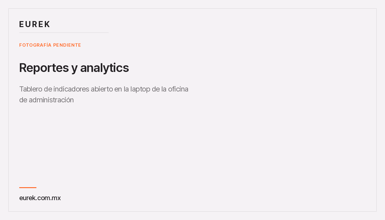 Espacio reservado para la fotografía del tablero de indicadores abierto en la laptop de la oficina de administración